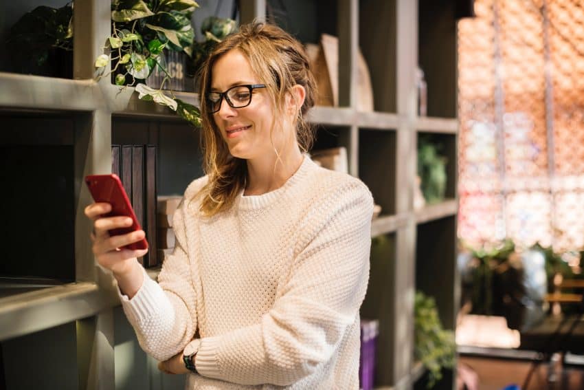 woman switches energy supplier on phone