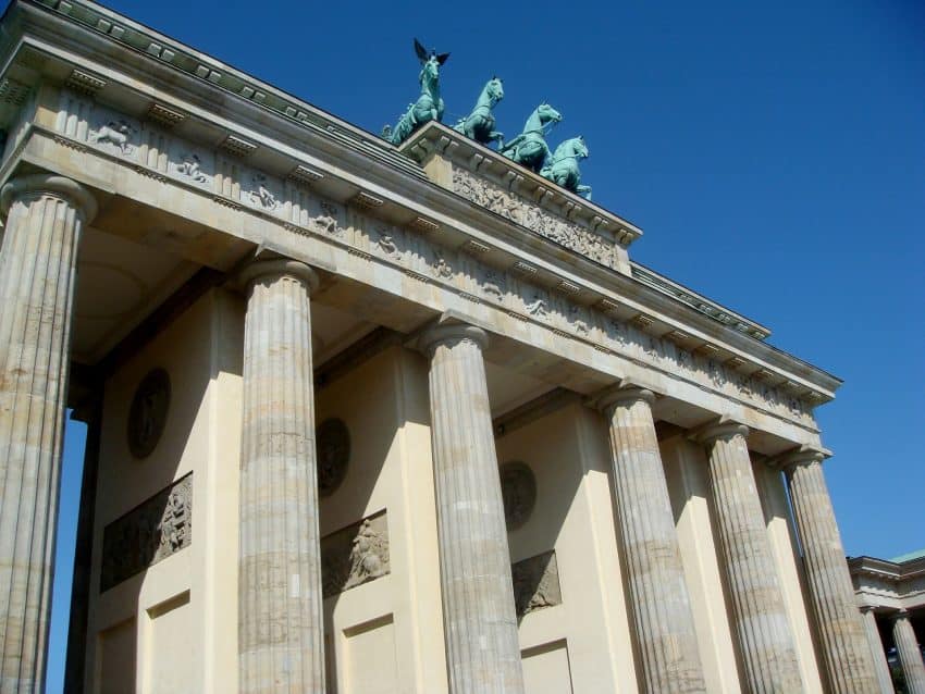 brandenburg gate berlin last minute city breaks