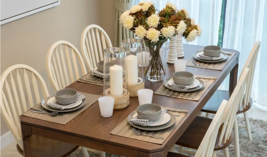 Dining table setting